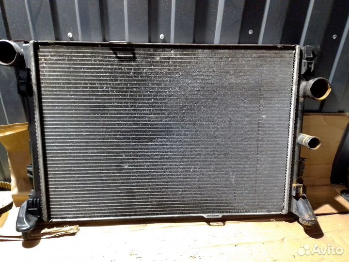 Радиатор охлаждения двигателя Mercedes w204