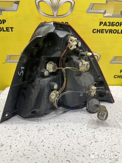 Задний левый фонарь chevrolet aveo