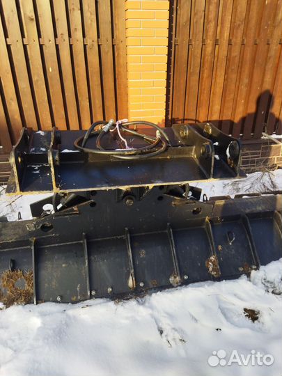 Отвал снежный на экскаватор погрузчик джи-си-би