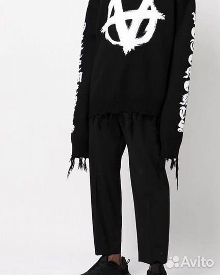 Свитер Vetements Anarchy Distressed