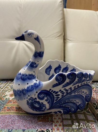 Ладья (конфетница) лебедь гжель