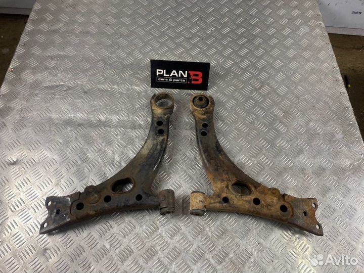 Рычаг подвески нижний передний правый Toyota