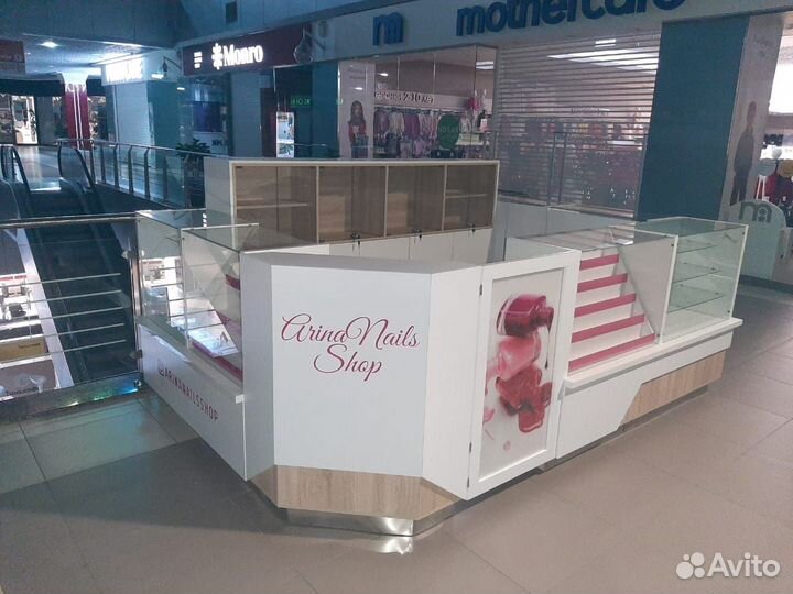 Торговый островок для торговли из витрин