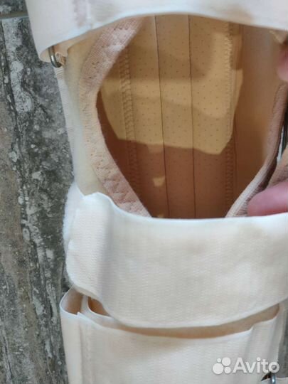 Коленный ортез тутор жесткий, универсальный размер