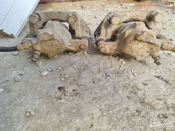 Суппорт передний saab 9000