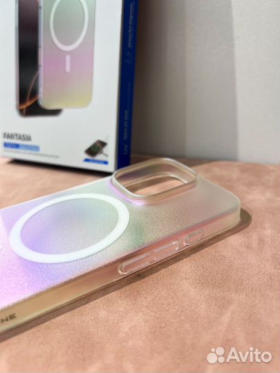 Чехол на iPhone 16 Pro блестящий