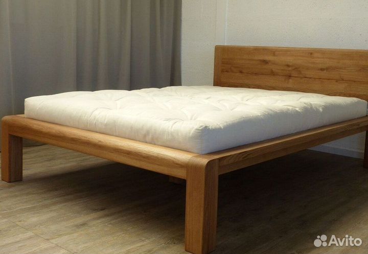 Двуспальная кровать из массива дуба