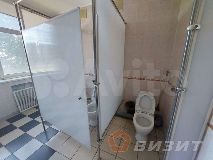 Офис с большой парковкой