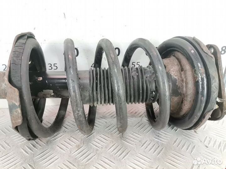 Стойка передняя правая Kia Carnival (Sedona) 1