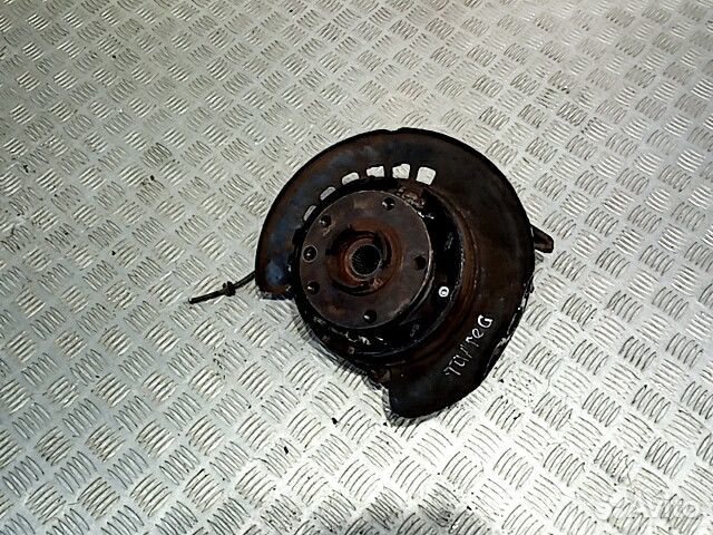 Ступица задняя левая Volkswagen Touareg 2005