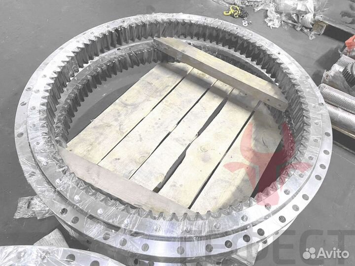 Поворотный круг Hyundai R300LC-7A 81N8-00022