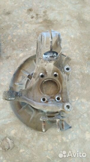 Кулак поворотный передний левый VW Passat B6