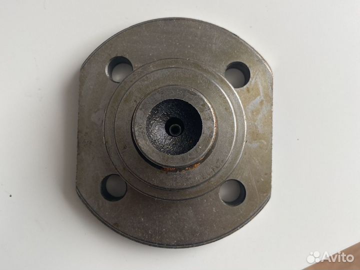 Шкворень верхний Manitou 564678