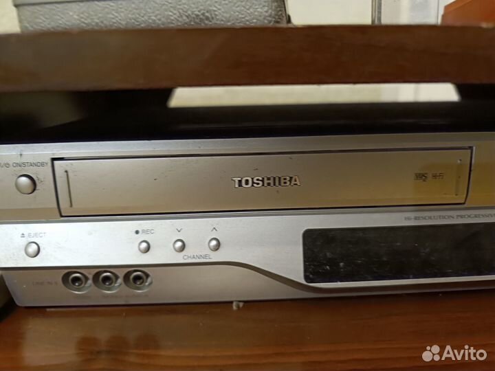 Видеомагнитофон +Dvd плеер toshiba