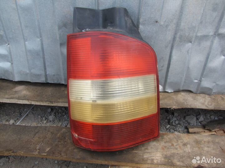 Фонарь левый Volkswagen Transporter T5