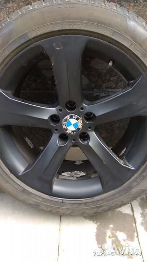 Продам комплект зимней резины на дисках BMW