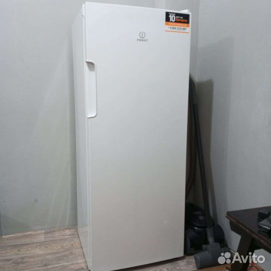 Морозильный шкаф Indesit DFZ 4150.1 белый