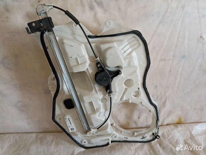 Mazda 3 BL Стеклоподъемник задний правый