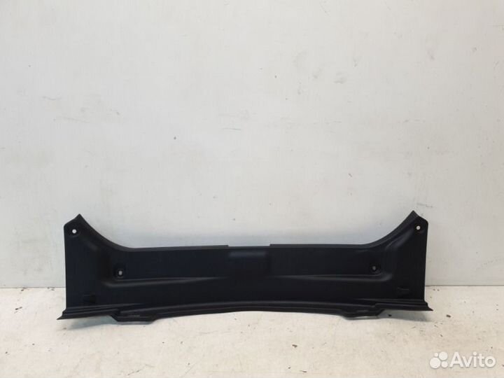 Накладка замка багажника Toyota Camry V70 2018