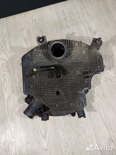 Renault Sandero 1 корпус воздушного фильтра