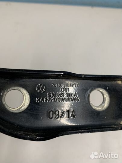 VW Polo 5 петля капота правая 6R0823302A