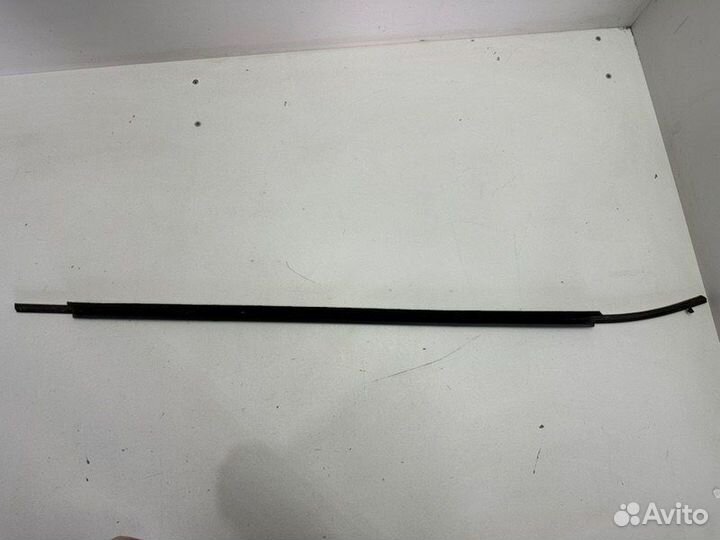 Молдинг на дверь передний левый Toyota Camry