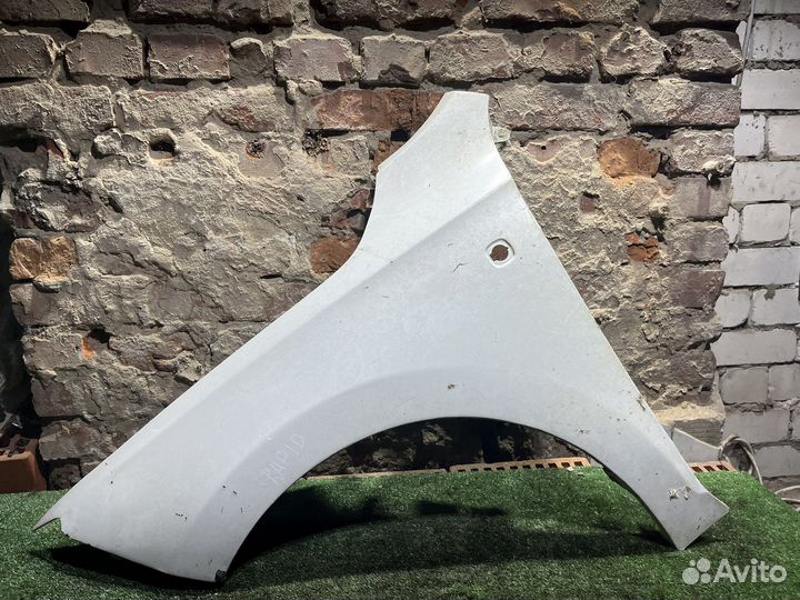 Крыло переднее левое правое Skoda Rapid