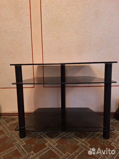 Стеклянный стол