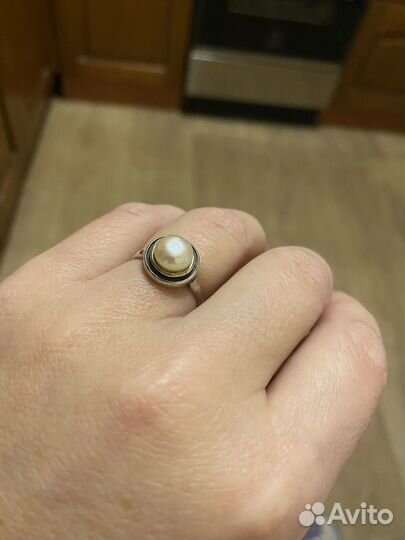 Серебряное кольцо с жемчугом