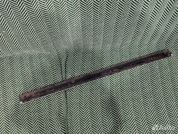 Молдинг задней левой двери хром passat b5+ серебр