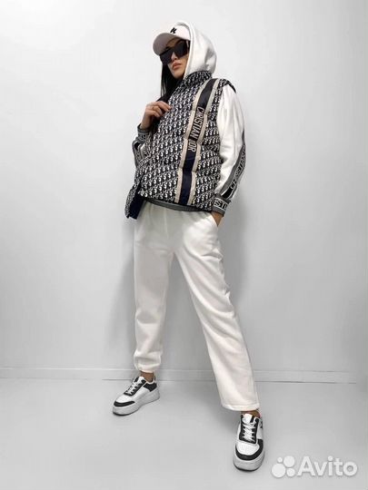 Костюм спортивный