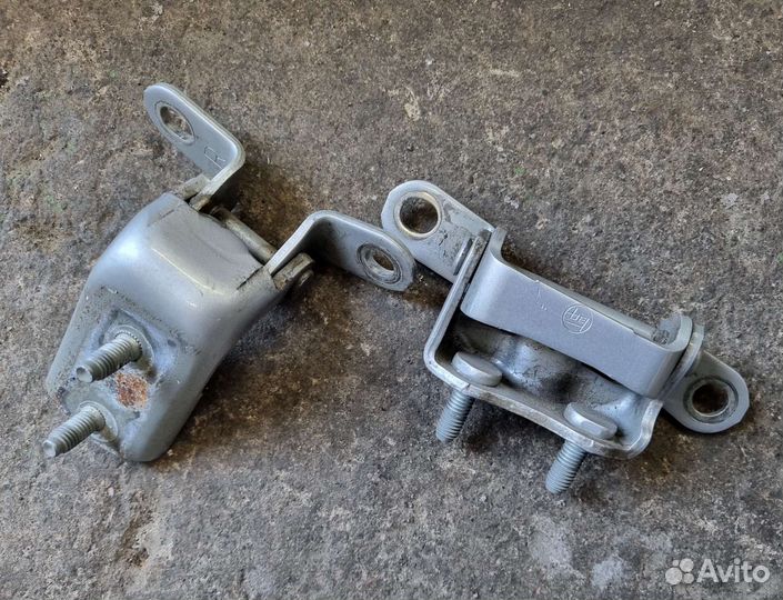 Петли двери правой задней