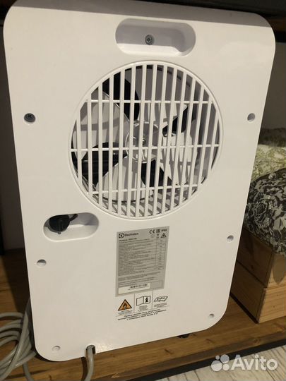 Осушитель воздуха electrolux edh-15l