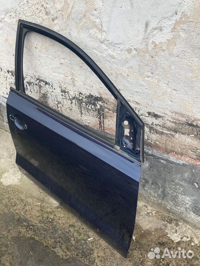 Дверь передняя правая на Volkswagen polo седан
