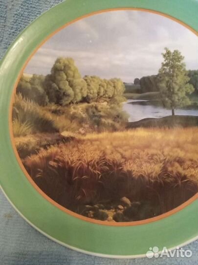 Настенная тарелка и блюдце