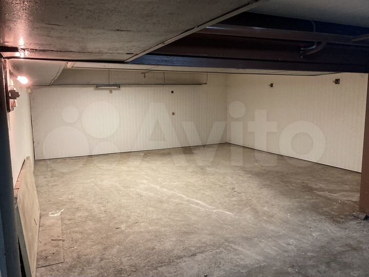 Гараж, > 30 м²