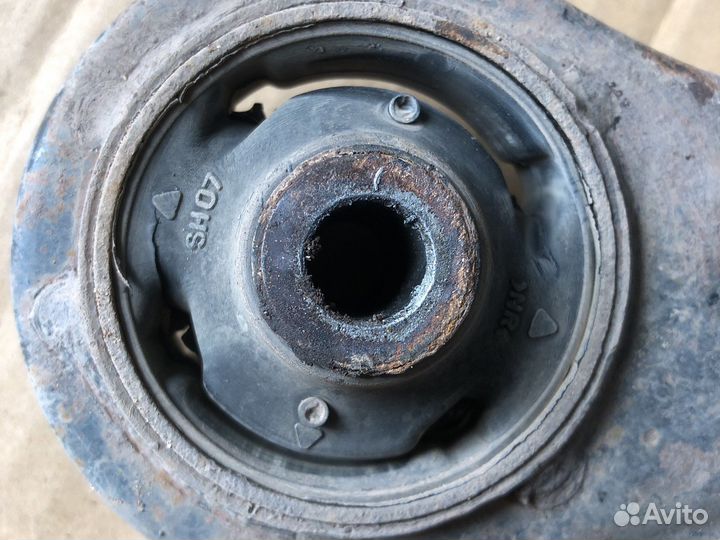 Передний правый рычаг подвески Chevrolet Aveo T250