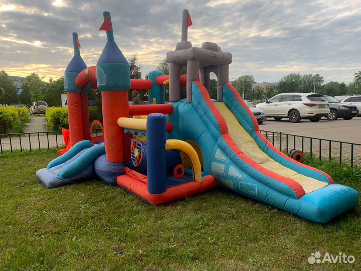 Надувной батут с горкой