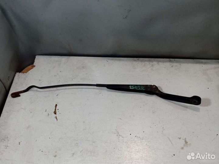 Поводок стеклоочистителя левый Opel Vectra B седан