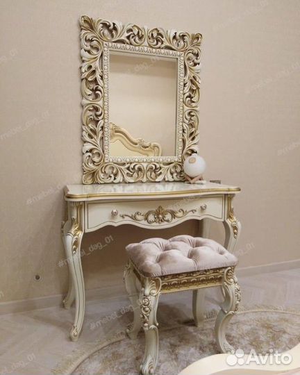 Консоль с зеркалом