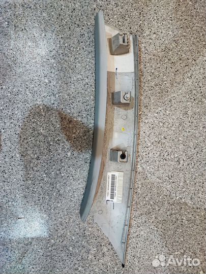 Обшивка передней стойки Volkswagen Tiguan 5N1