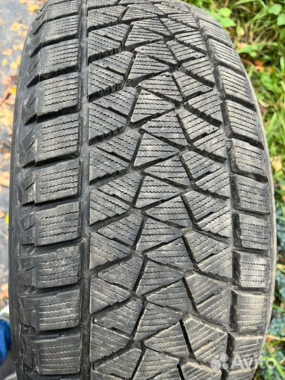 Bridgestone Blizzak DM-V2 225/55 R18