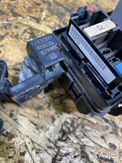 Блок предохранителей Рено Меган 3