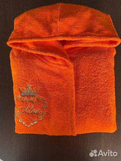 Халат с вышивкой на груди