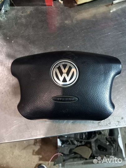 Подушка безопасности руля VW Sharan 1