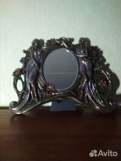 Зеркало настенное в раме