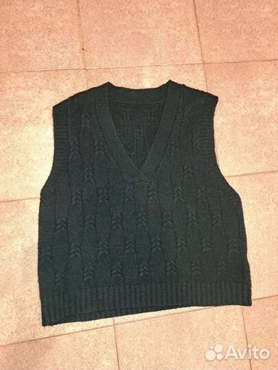 Жилетка вязаная