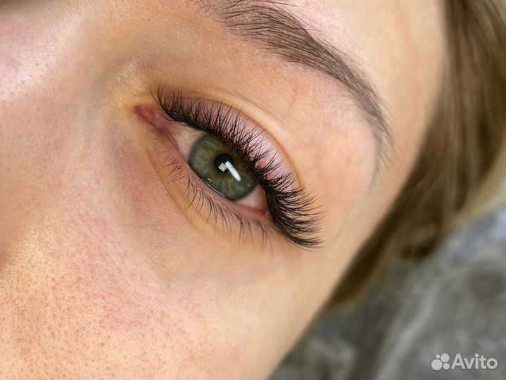 Модель на ресницы