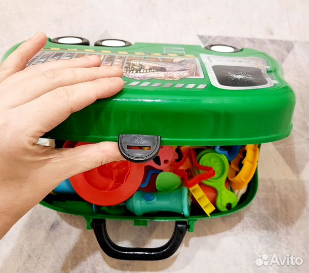 Игрушечный чемодан с предметами для лепки