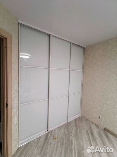 Двери купе белые для встроенного шкафа